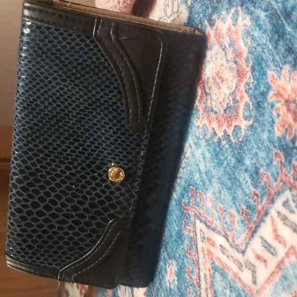 Kate Landry Wallet - Picture 3 of 6